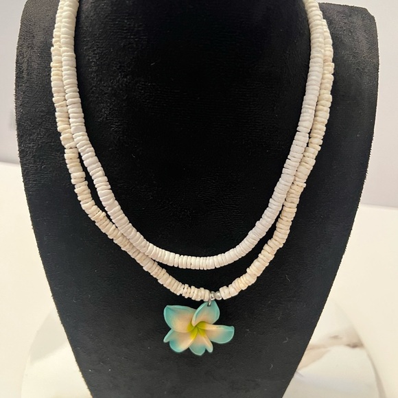 Two Elegant White Necklaces with a Floral Pendant - Picture 1 of 5